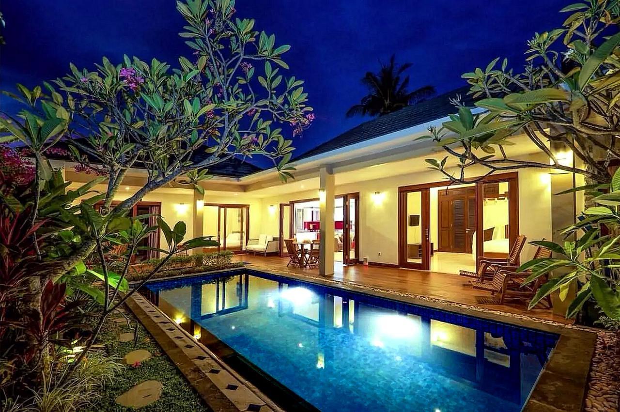 Villa Mantika Senggigi Exterior photo