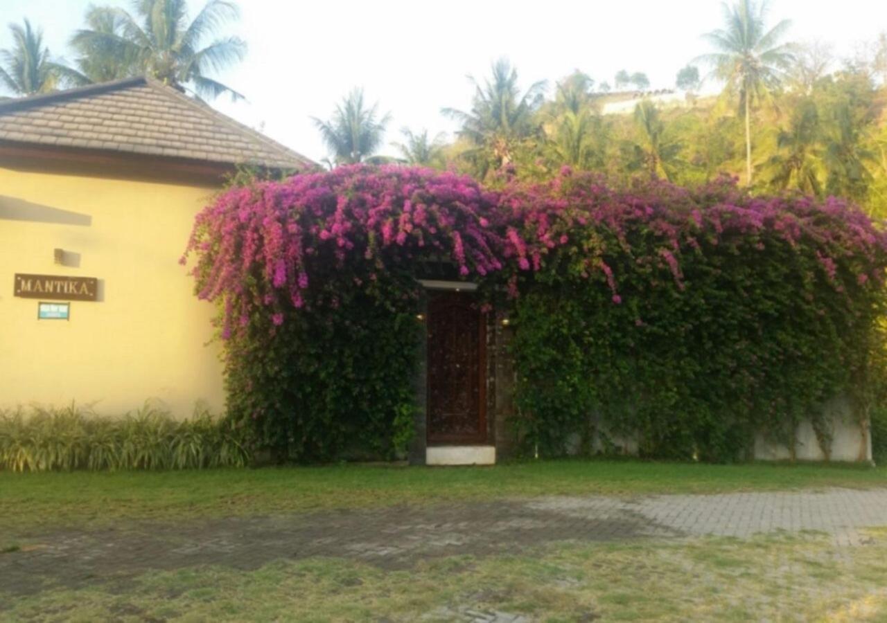 Villa Mantika Senggigi Exterior photo