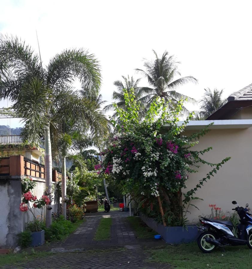 Villa Mantika Senggigi Exterior photo